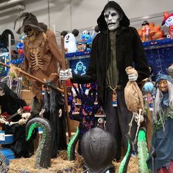 Lowe's Home Improvement - Lawn decoration display