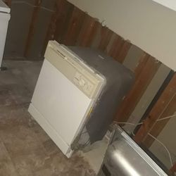 Chris' Cleaning & Flood Restoration