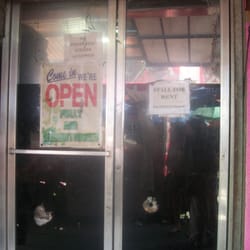 Unnamed store in Ronquillo St. - Take a wild guess at what's inside this nameless store in Quiapo