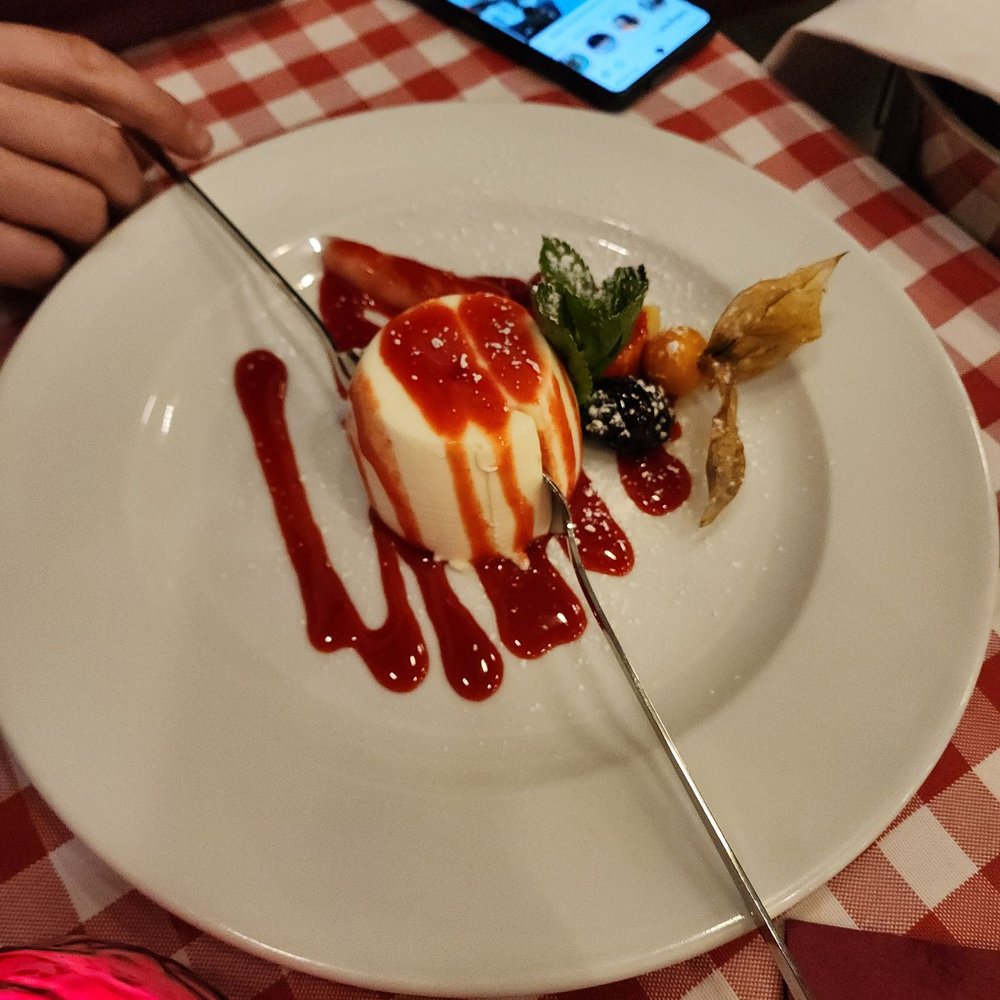 Piazza Rossa - Panna cotta - Italian Near Me - Berlin, BE Piazza Rossa - Panna cotta - Italian Near Me - Berlin, BE