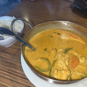 Sumran Thai Cuisine - Yellow Curry Chicken - Thai Near Me - Westminster, California