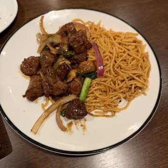 Brodard - Shaken beef with garlic noodles - Vietnamese Near Me - Long Beach, California Brodard - Shaken beef with garlic noodles - Vietnamese Near Me - Long Beach, California