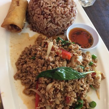 Vanda Thai - Spicy basil with pork, lunch special ($8.95 + $0.50 for brown rice) - Thai Near Me - Walnut Creek, California