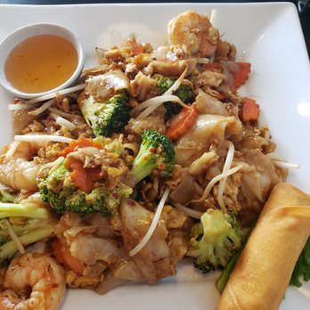 TomYumKung Thai Cafe - Pad see ew with shrimp - Thai Near Me - Carrollton, Texas TomYumKung Thai Cafe - Pad see ew with shrimp - Thai Near Me - Carrollton, Texas