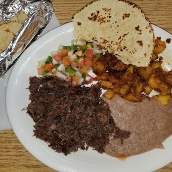 Bennys Tacos - Barbacoca plate with barbacoca, potatoes, refried beans, flour tortilla and Pico - Tex-Mex Near Me - Universal City, Texas