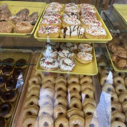 Anderson's Bakery - More Christmas donuts.