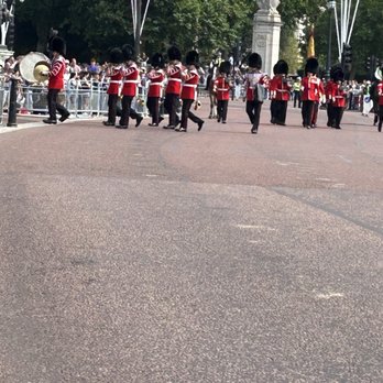 Buckingham Palace - Landmarks & Historical Buildings Near Me - London, XGL