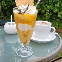Pension u. Eiscafe Am Achterwasser - Sanddorneisbecher / Seaberry sundae
