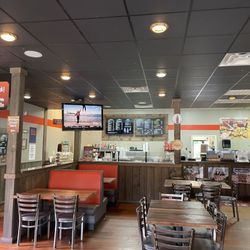 Momma Goldberg's Deli - View of the main dining area and line to order