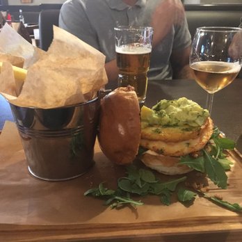 allmänna gränd - Halloumi burger - American Near Me - Stockholm, Alberta allmänna gränd - Halloumi burger - American Near Me - Stockholm, Alberta