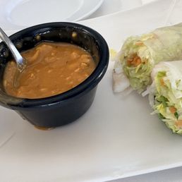 Shrimp spring rolls with peanut sauce Shrimp spring rolls with peanut sauce