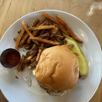 North Fork Tavern - Truffle burger - New American Near Me - Eugene, Oregon North Fork Tavern - Truffle burger - New American Near Me - Eugene, Oregon