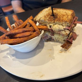 110 Grill - Rueben with sweet potato fries - New American Near Me - Latham, New York