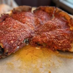 Savastano's Pizzeria - Deep dish pizza