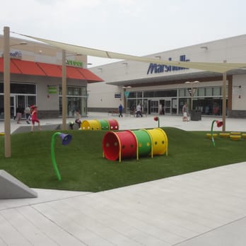 Outlet Collection - Shopping Centers Near Me - Niagara-on-the-lake, Ontario