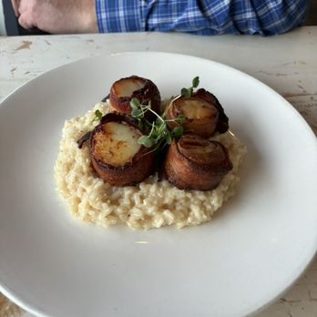Beach Tavern - Bacon wrapped scallops - New American Near Me - Monmouth Beach, New Jersey
