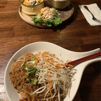 Jai Thai - Prawns pad Thai and Panang chicken Curry - Thai Near Me - Seattle, Washington