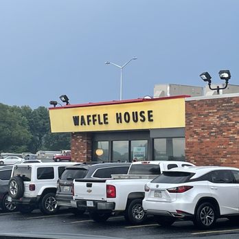 Waffle House - Harrisonburg - cars parked in a parking lot - Breakfast & Brunch Near Me - Harrisonburg, Virginia Waffle House - Harrisonburg - cars parked in a parking lot - Breakfast & Brunch Near Me - Harrisonburg, Virginia