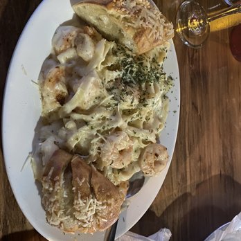 Hurricane Patty's - Shrimp Fettuccine Alfredo - American Near Me - St. Augustine, Florida