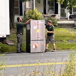 Green's Appliance Direct - Delivery with care.