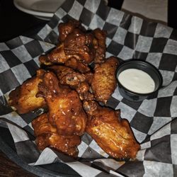 Red Rooster Pub & Eatery - Wings yummy, yummy