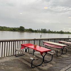 Lois’s Driftwood Inn