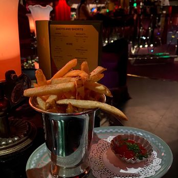 Bloom's - Cocktail Bars Near Me - Baltimore, Maryland