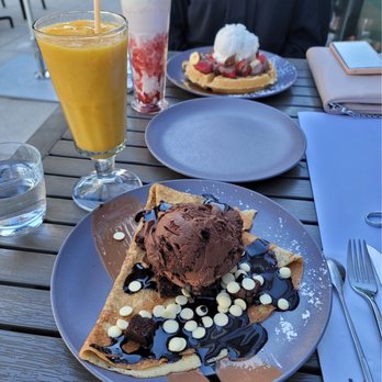 D Spot Dessert Cafe - Crepe - Desserts Near Me - Toronto, Ontario