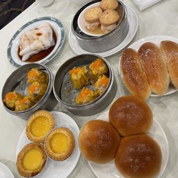 Shredded Coconut Custard Bun