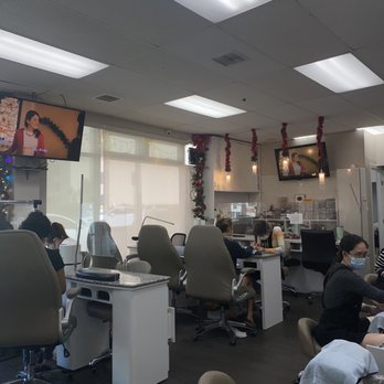 Gradient Nail - Inside - Nail Salons Near Me - Honolulu, Hawaii