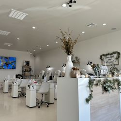 Sugar's Nail Shack - Beautifully decorated