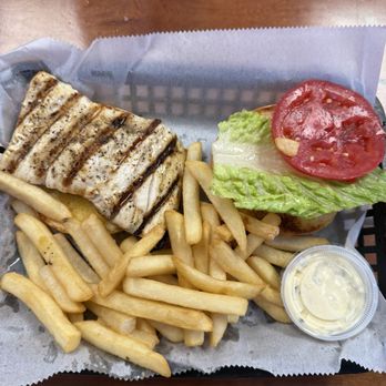 Fish Shack - Grilled Mahi sandwich - Seafood Near Me - Lighthouse Point, Florida
