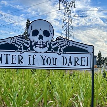 Yesteryear Farms - Holiday Decorations Near Me - Wilsonville, Oregon