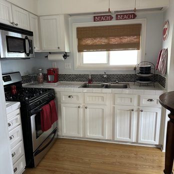 Clutter and Hoarding Pros - Kitchen after house cleaners... - Junk Removal & Hauling Near Me Clutter and Hoarding Pros - Kitchen after house cleaners... - Junk Removal & Hauling Near Me