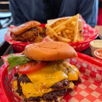 RUDY - Burgers Near Me - Aurora, Ontario