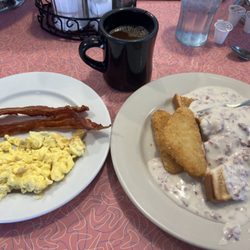The Jukebox Cafe - Cream chipped beef on white toast with hash browns and combo scrambled eggs with bacon.