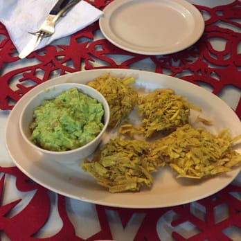 El Bohio Restaurant - Delicious aranitas with freshly prepared guacamole! - Puerto Rican Near Me - Ponce, Puerto Rico