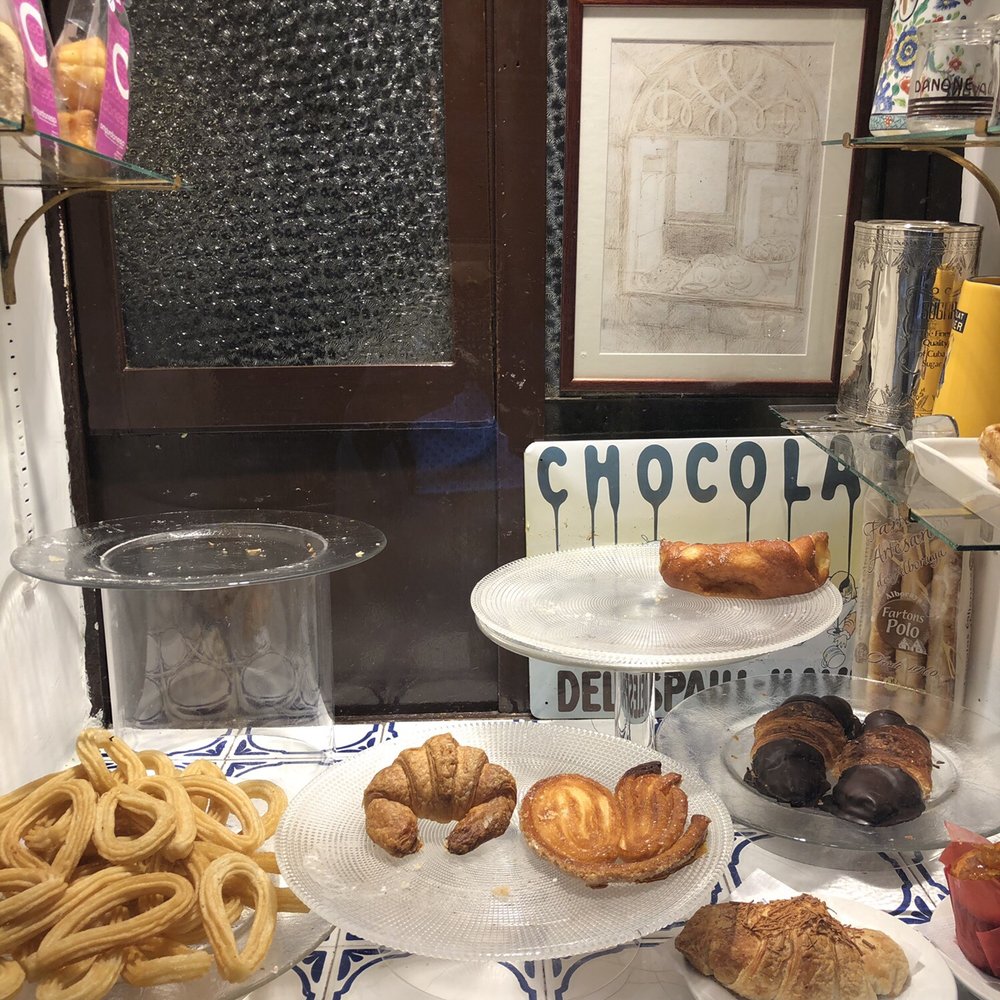 Dulcinea - Window display - Cafeteria Near Me - Barcelona, B