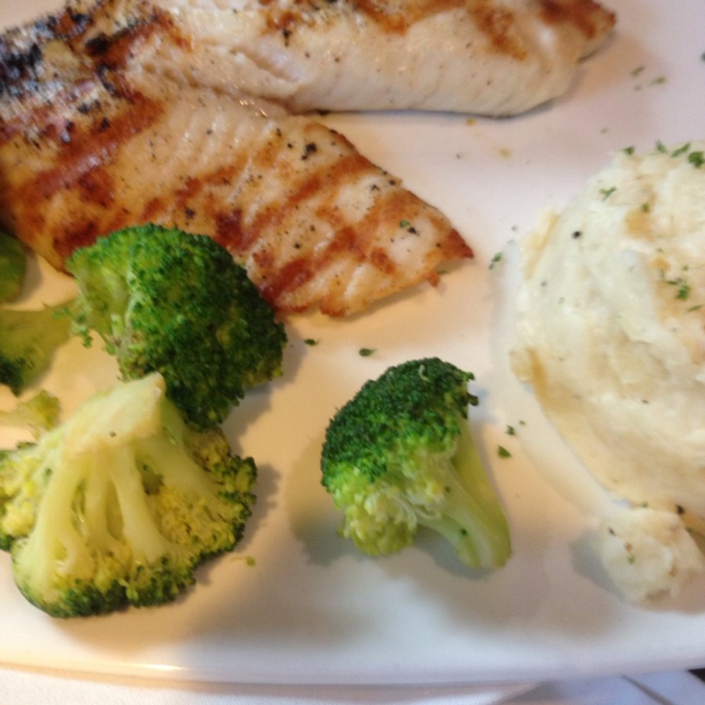 Red Lobster - Wood Grill Fresh Tilipia with Broccoli and Mashed potatoes - Seafood Near Me - Augusta, Georgia