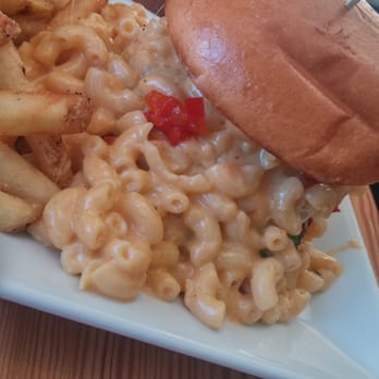 Chomp Kitchen & Drinks - American Near Me - Warren, Rhode Island