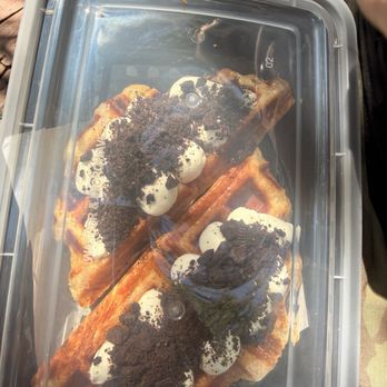 Cafe Du Bliss - Cookies and cream croffle - Cafes Near Me - Austin, Texas