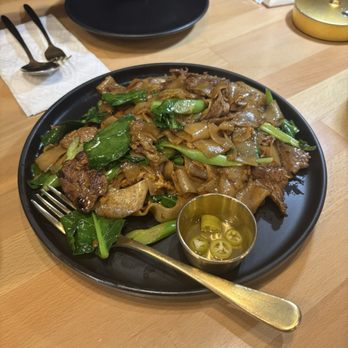 Manaao - Pad See Ew - Thai Near Me - Tustin, California