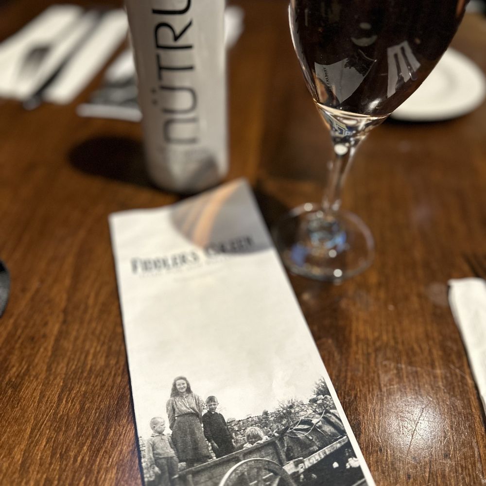 Fiddlers Green - White Zinfandel Nutrl pineapple seltzer - Irish Near Me - Millbrae, California