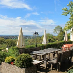 Zur schönen Aussicht - Aussicht nach Altdorf vom gemütlichen Biergarten Foto von der Facebookseite