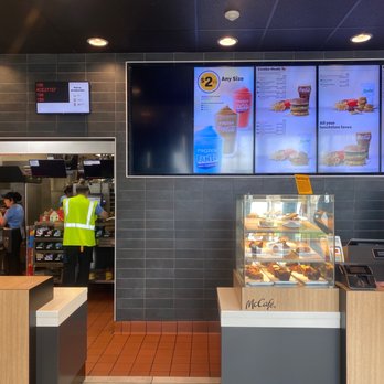 McDonald's - Busy day. - Burgers Near Me - Mineola, New York McDonald's - Busy day. - Burgers Near Me - Mineola, New York