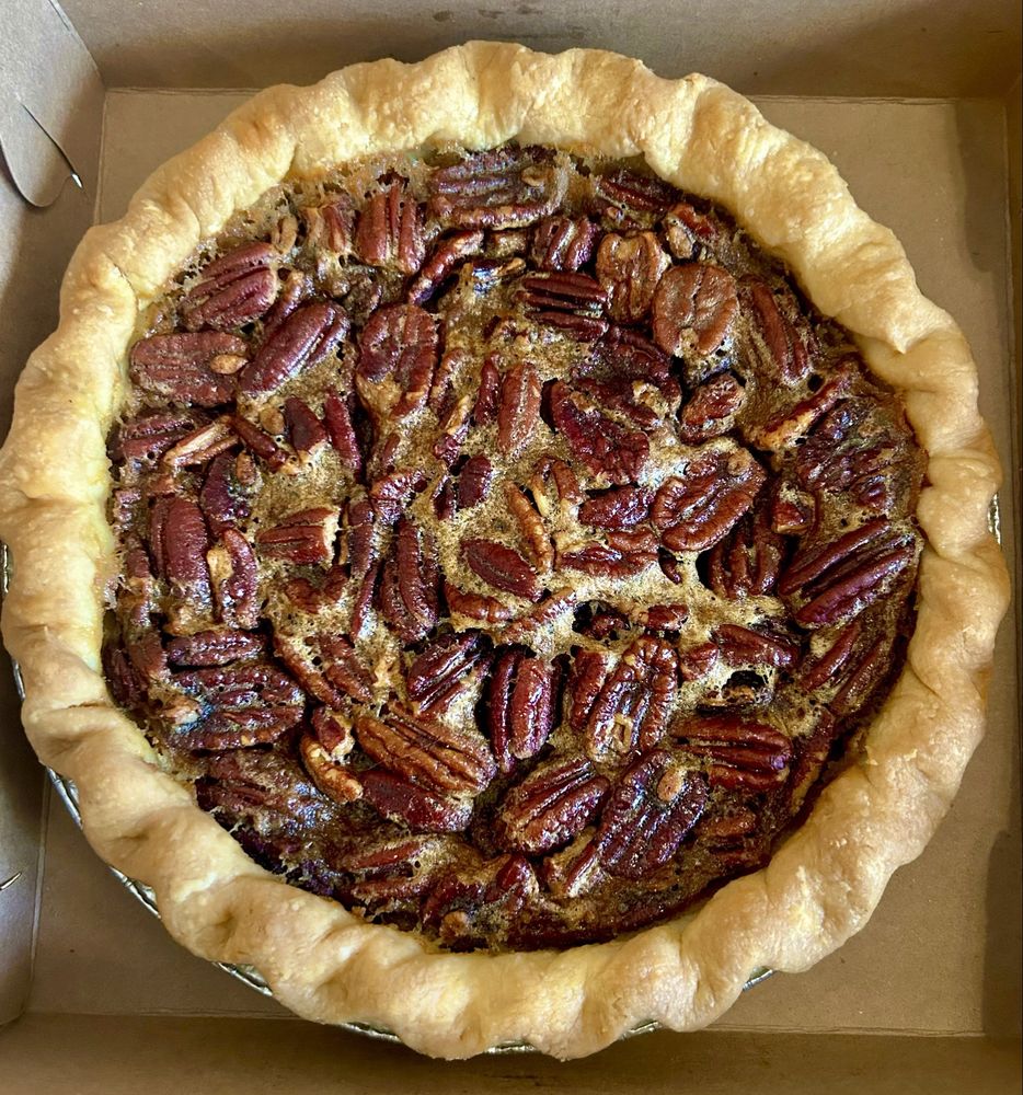 Hazel Loves Pie Logo