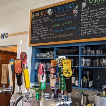 Salt Shaker Deli - Adult beverages - Pizza Near Me - Lunenburg, Nova Scotia Salt Shaker Deli - Adult beverages - Pizza Near Me - Lunenburg, Nova Scotia