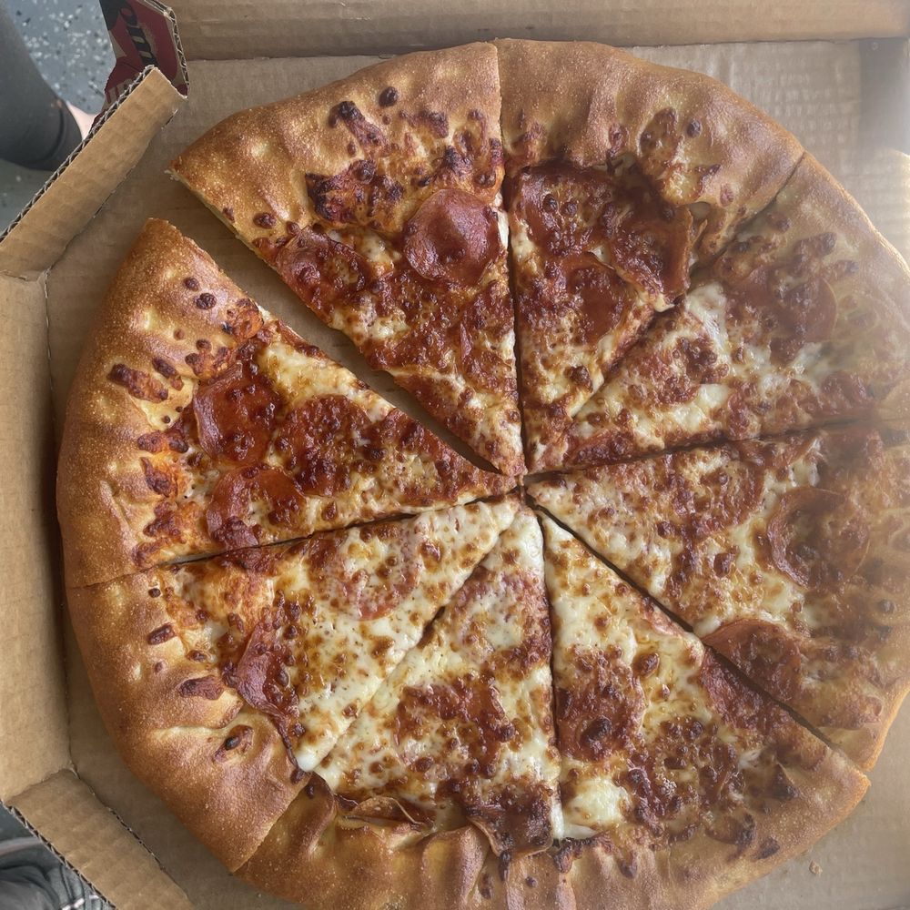 Pizza Hut - Pepperoni pizza - Pizza Near Me - Jacksonville, Florida Pizza Hut - Pepperoni pizza - Pizza Near Me - Jacksonville, Florida