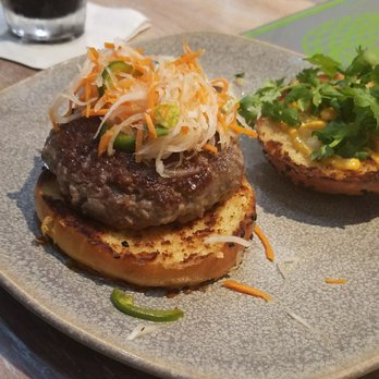 Moku Kitchen - Cocktail Bars Near Me - Honolulu, Hawaii