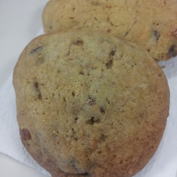 Max & Lucy's - Walnut and chocolate chip cookies are delightfully good!!! - New American Near Me - Honolulu, Hawaii